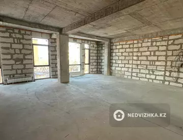 3-комнатная квартира, этаж 2 из 3, 130 м²