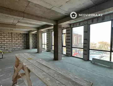 3-комнатная квартира, этаж 3 из 3, 135 м²