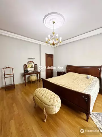 4-комнатная квартира, этаж 4 из 7, 156 м²