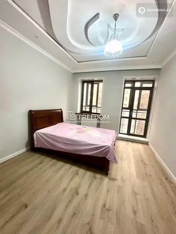 5-комнатная квартира, этаж 7 из 10, 200 м²