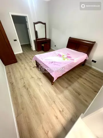 5-комнатная квартира, этаж 7 из 10, 200 м²