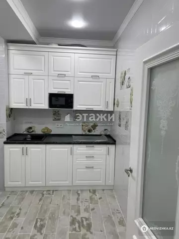 3-комнатная квартира, этаж 10 из 17, 65 м², на длительный срок