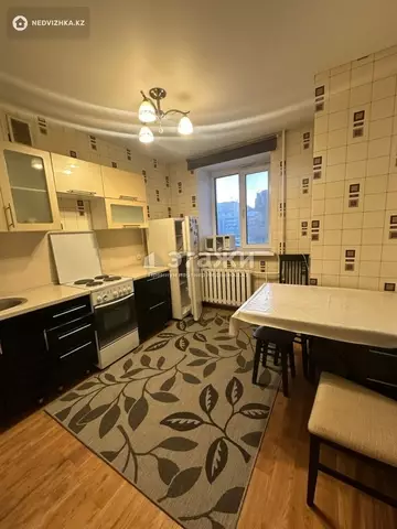 1-комнатная квартира, этаж 3 из 10, 36 м²