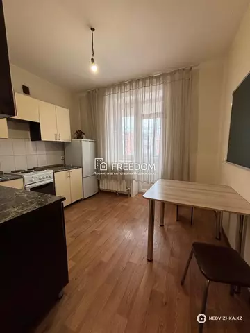 1-комнатная квартира, этаж 4 из 5, 36 м²