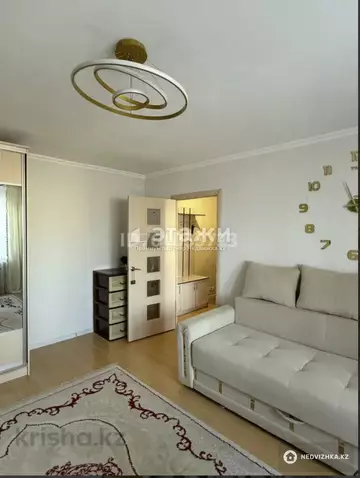 1-комнатная квартира, этаж 4 из 10, 38 м²