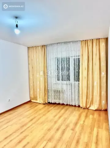 1-комнатная квартира, этаж 1 из 12, 38 м²