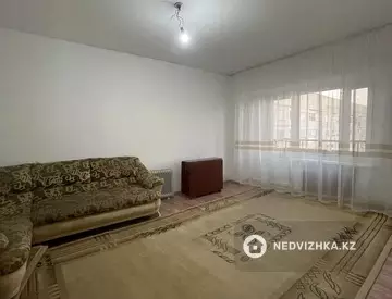 1-комнатная квартира, этаж 4 из 5, 38 м²