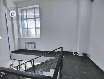 Здание, 3 этажа, 540 м²