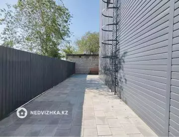 Здание, 3 этажа, 540 м²