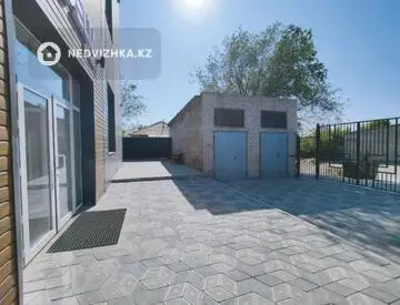 Здание, 3 этажа, 540 м²