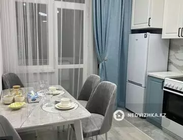 1-комнатная квартира, этаж 9 из 19, 36 м², посуточно