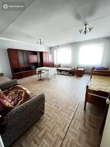 5-комнатная квартира, этаж 3 из 5, 139 м²