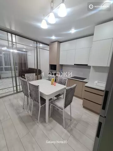 2-комнатная квартира, этаж 8 из 9, 62 м², на длительный срок