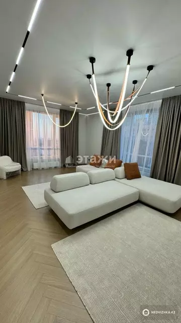 2-комнатная квартира, этаж 6 из 19, 91 м², посуточно