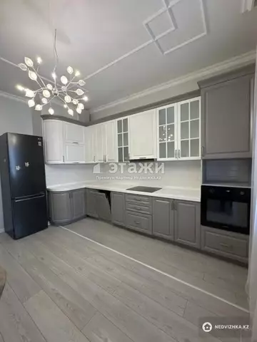 3-комнатная квартира, этаж 8 из 10, 100 м²