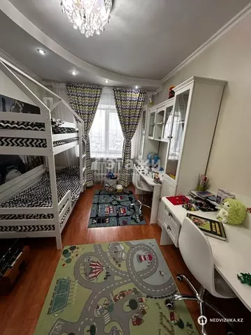 3-комнатная квартира, этаж 9 из 9, 65 м²