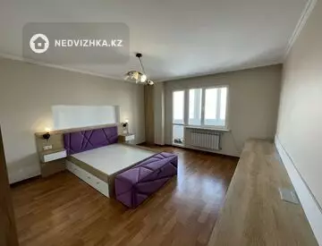 4-комнатная квартира, этаж 8 из 14, 160 м²