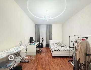 3-комнатная квартира, этаж 2 из 3, 134 м²