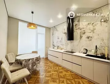 2-комнатная квартира, этаж 3 из 12, 65 м²