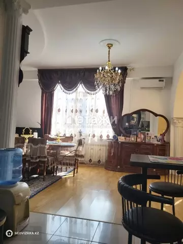 3-комнатная квартира, этаж 2 из 3, 130 м²