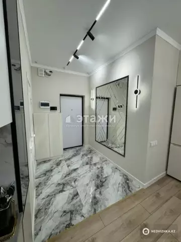 2-комнатная квартира, этаж 9 из 19, 56 м²