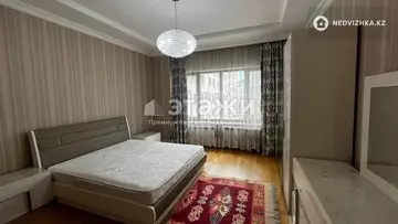 4-комнатная квартира, этаж 4 из 8, 160 м²