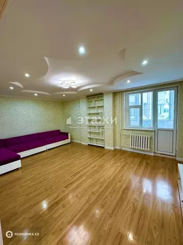 3-комнатная квартира, этаж 8 из 10, 84 м²