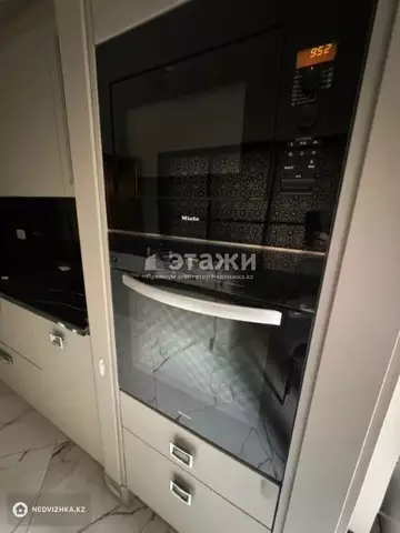 4-комнатная квартира, этаж 3 из 8, 166 м²