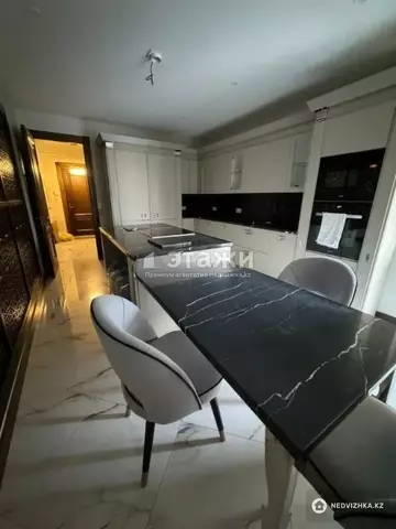 4-комнатная квартира, этаж 3 из 8, 166 м²
