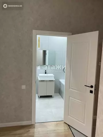 2-комнатная квартира, этаж 8 из 12, 42 м², на длительный срок