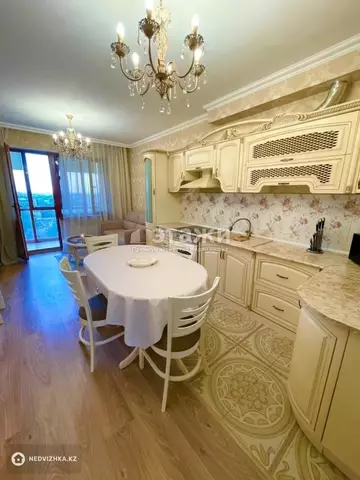 2-комнатная квартира, этаж 12 из 15, 63 м², на длительный срок