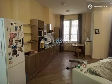 2-комнатная квартира, этаж 1 из 7, 77 м², на длительный срок