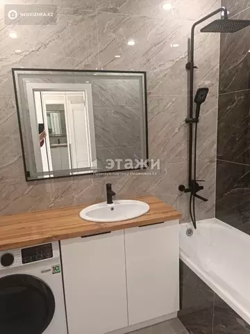 2-комнатная квартира, этаж 8 из 9, 37 м²