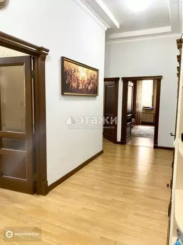4-комнатная квартира, этаж 2 из 6, 143 м²