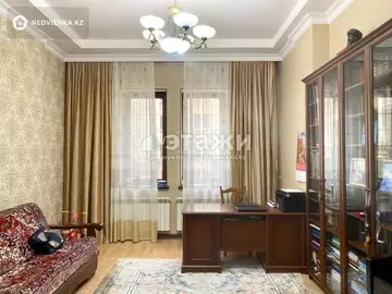 4-комнатная квартира, этаж 2 из 6, 143 м²