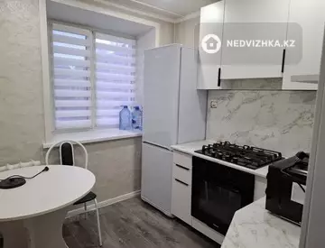 2-комнатная квартира, этаж 3 из 5, 42 м², посуточно