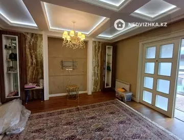 4-комнатная квартира, этаж 2 из 6, 212 м²