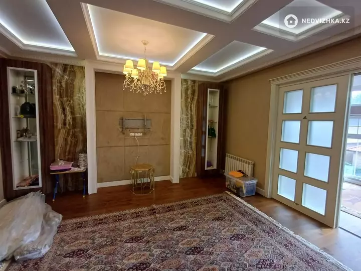 212.5 м², 4-комнатная квартира, этаж 2 из 6, 212 м², изображение - 1