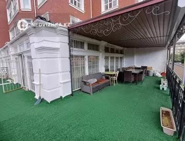 4-комнатная квартира, этаж 2 из 6, 212 м²