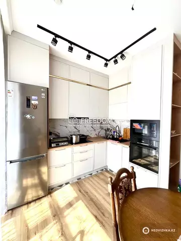 2-комнатная квартира, этаж 3 из 10, 58 м²