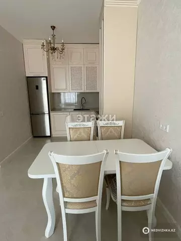 2-комнатная квартира, этаж 4 из 17, 60 м², на длительный срок