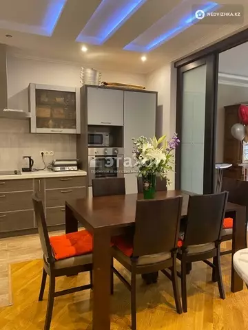 2-комнатная квартира, этаж 4 из 7, 105 м², на длительный срок
