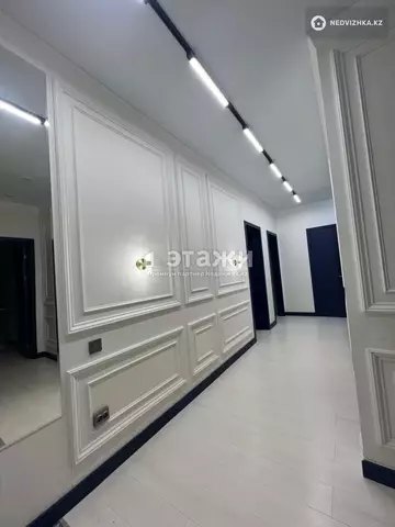 4-комнатная квартира, этаж 13 из 19, 100 м²