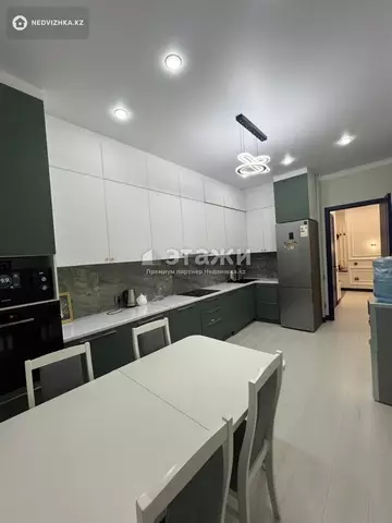 4-комнатная квартира, этаж 13 из 19, 100 м²