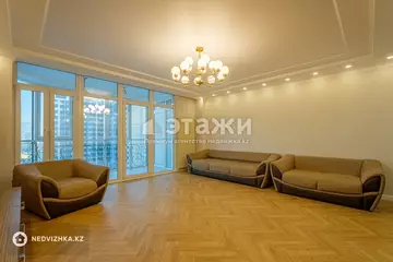 3-комнатная квартира, этаж 12 из 14, 143 м²
