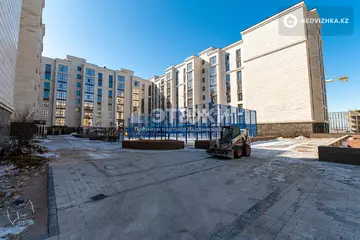 4-комнатная квартира, этаж 1 из 8, 132 м²