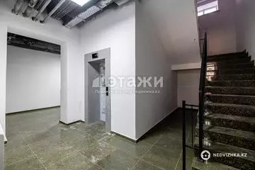 4-комнатная квартира, этаж 1 из 8, 132 м²