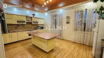 3-комнатная квартира, этаж 10 из 10, 142 м²