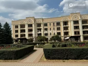 4-комнатная квартира, этаж 2 из 4, 181 м²