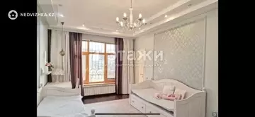4-комнатная квартира, этаж 2 из 4, 181 м²